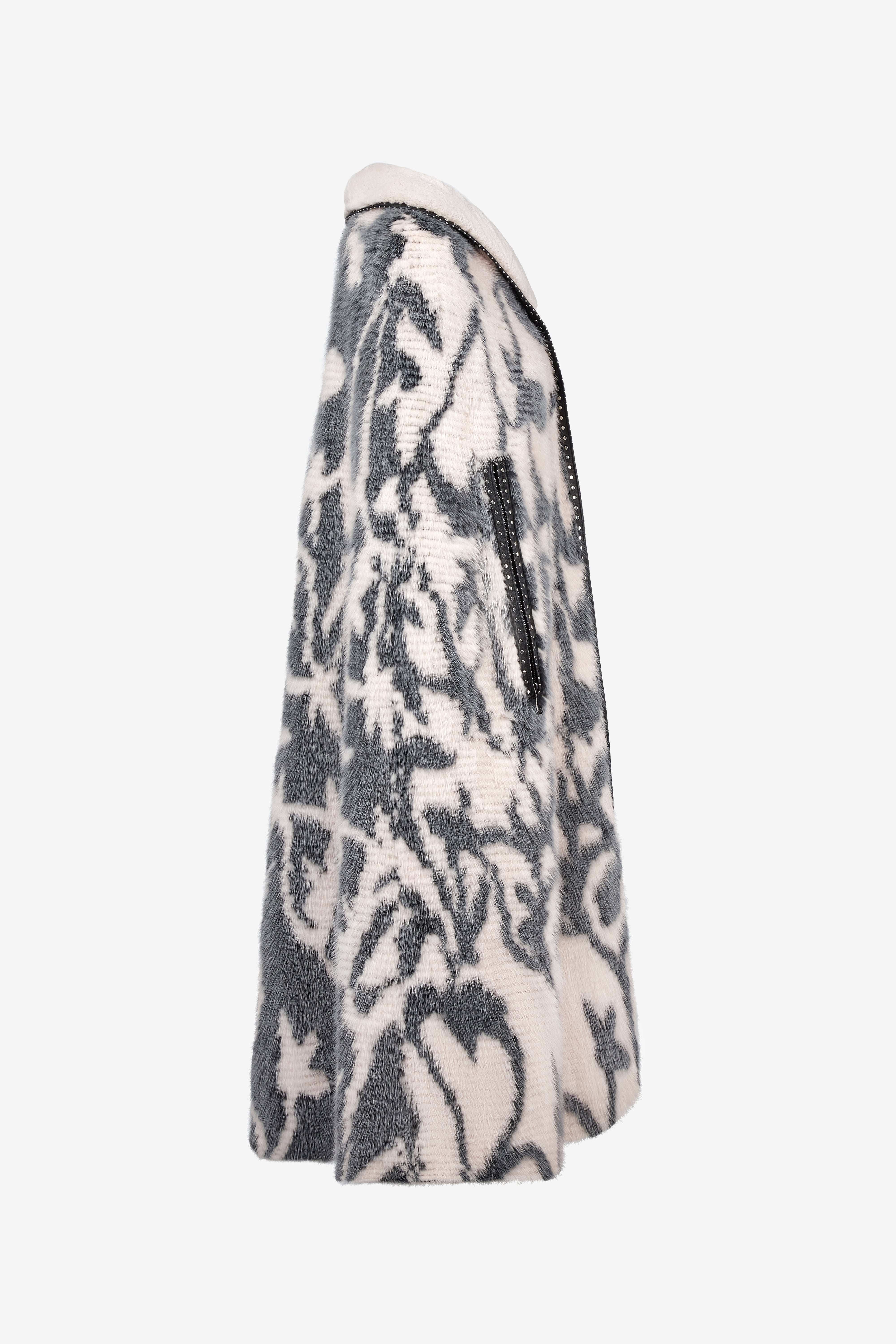 Sleeveless mink coat | 105 cm