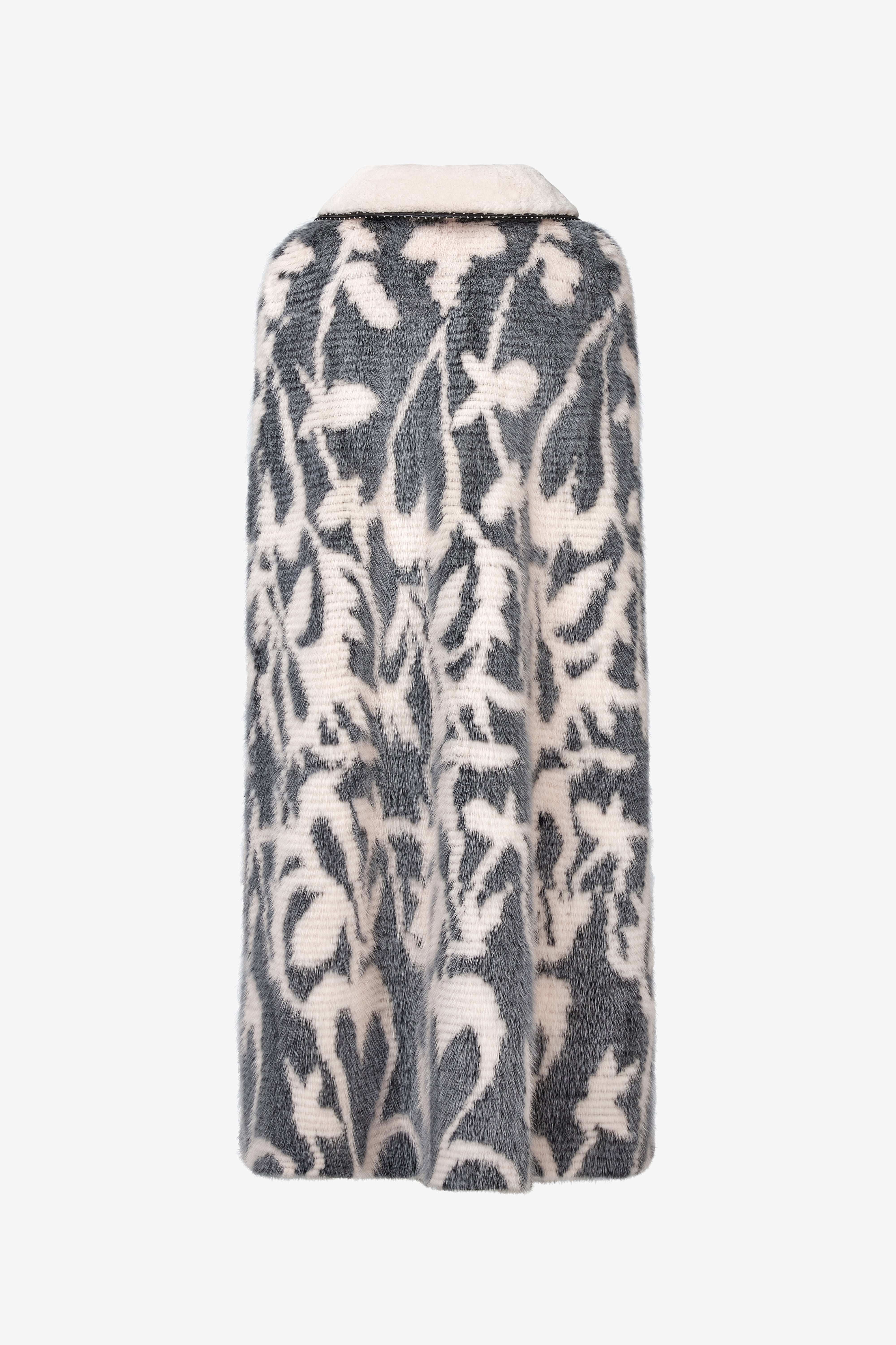 Sleeveless mink coat | 105 cm